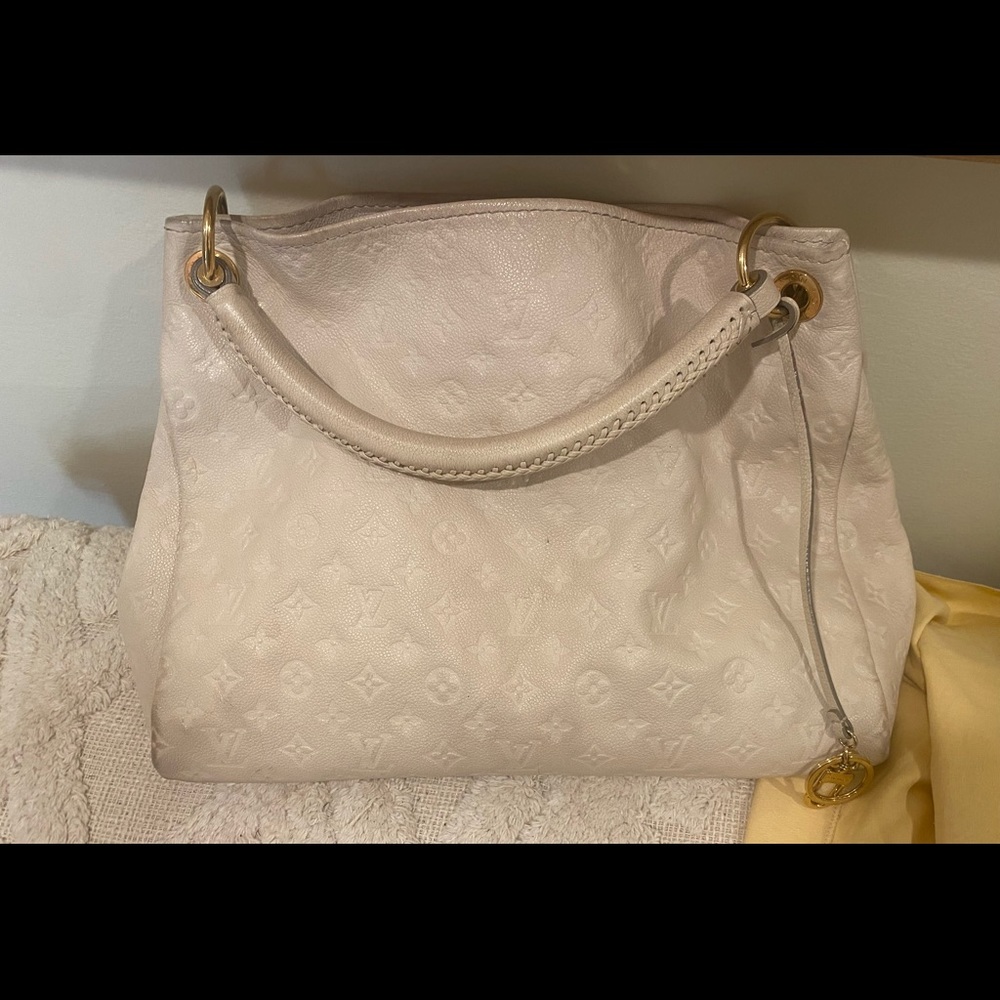 Authentic Louis Vuitton Artsy Bag- white